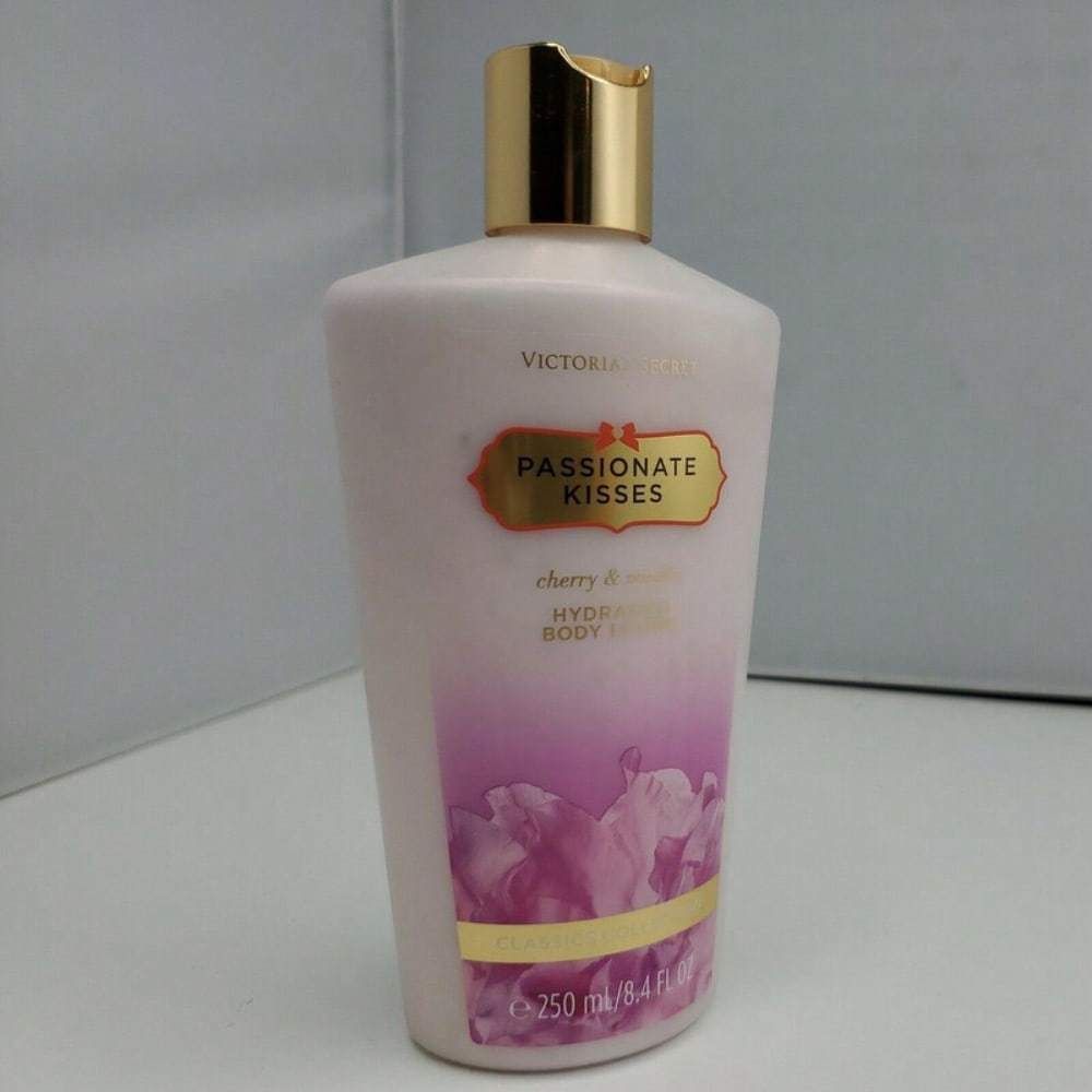 Passionate Kisses by Victoria's Secret Body Lotion 8.4 Oz - Women 667529327201